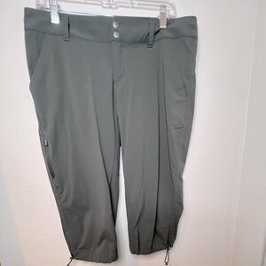 Columbia knee length hiking shorts